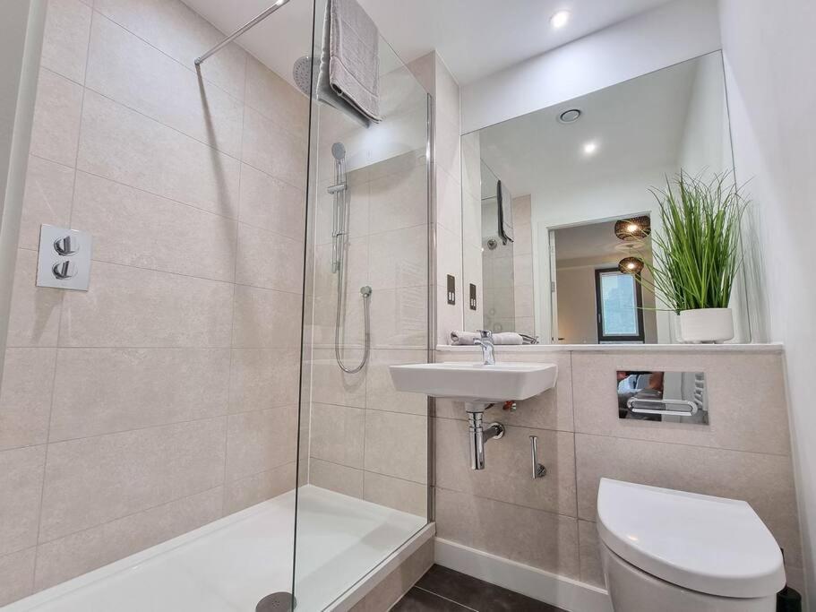 Stunning 4-Bedroom Townhouse With Free Parking Manchester Exteriér fotografie
