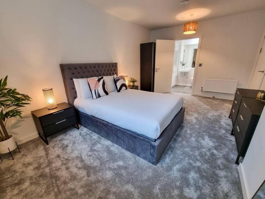 Stunning 4-Bedroom Townhouse With Free Parking Manchester Exteriér fotografie